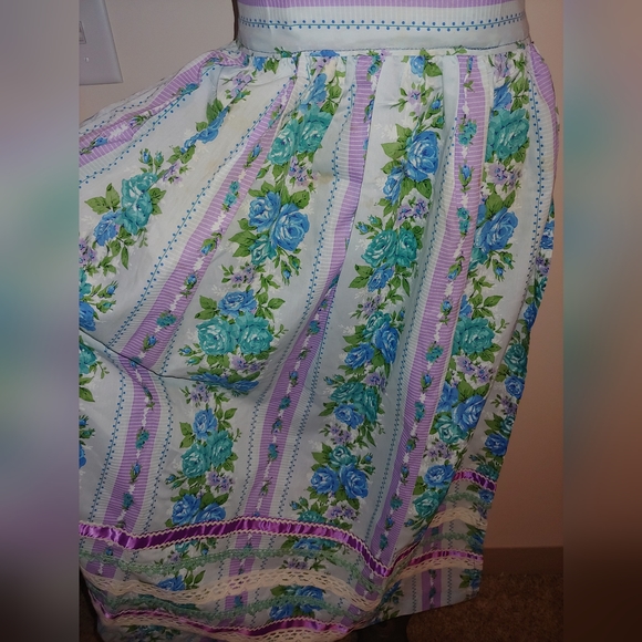 Gorgeous! Vintage Handmade Full Maxi Floral Apron - Picture 3 of 13